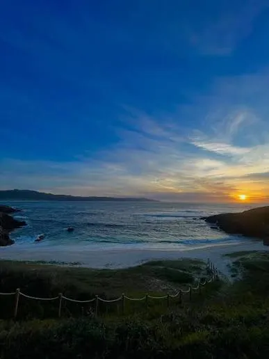 Atardecer sobre la costa atlántica gallega, el mejor momento del día para fotografiar el Ézaro